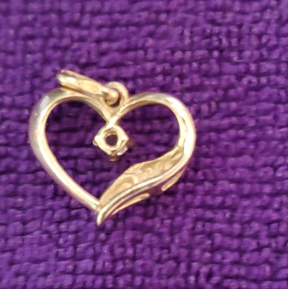 10k gold heart charm - Picture 3 of 4
